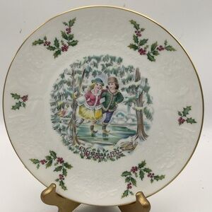 Vintage Royal Doulton 1977 Collectible Christmas Plate
